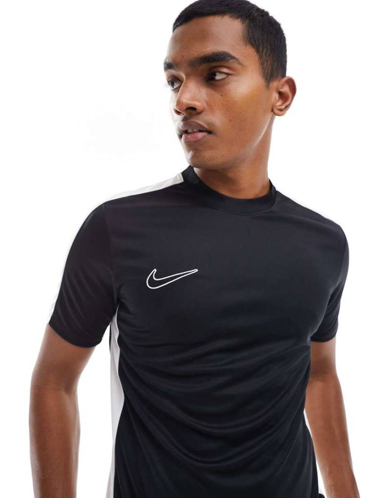 Nike Football - Academy Dri-FIT - T-Shirt in Schwarz mit Bahneneinsatz von Nike Football