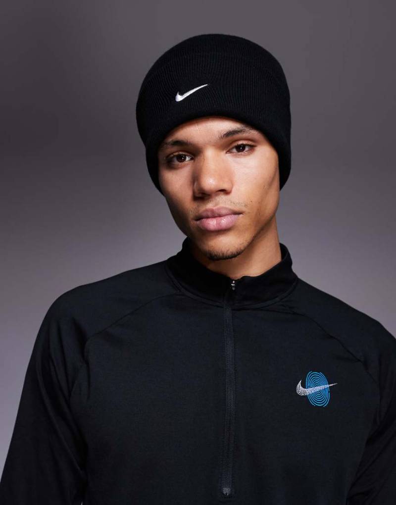 Nike - Peak Futura - Strickmütze in Schwarz von Nike Running