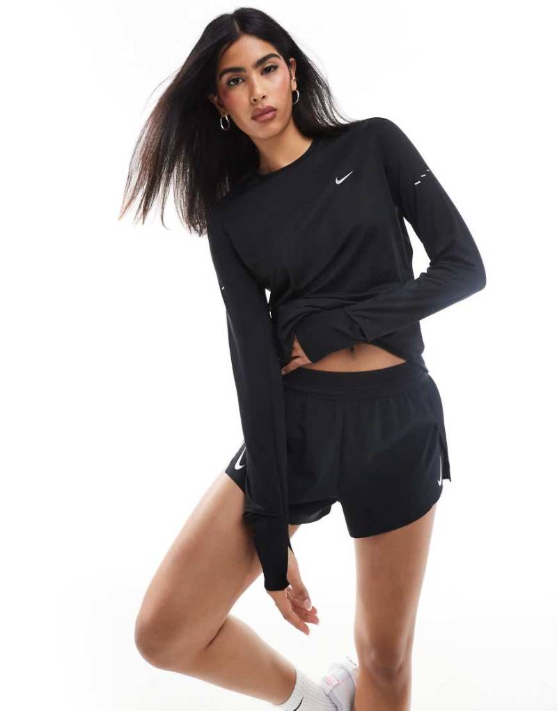 Nike Running - Aeroswift Dri-FIT - Plissierte Shorts in Schwarz mit mittelhohem Bund von Nike Running