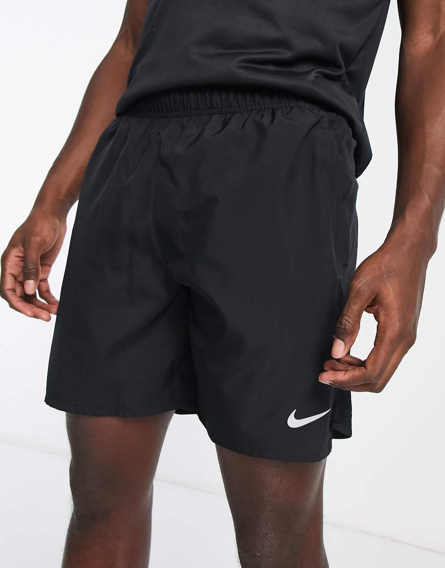 Nike Running - Challenger Dri-FIT - 2-in-1-Shorts in Schwarz, 7 Zoll Schrittlänge von Nike Running
