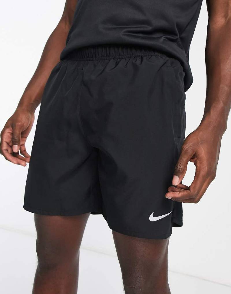 Nike Running - Challenger Dri-FIT - 2-in-1-Shorts in Schwarz, 7 Zoll Schrittlänge von Nike Running