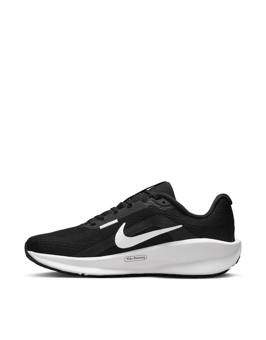 Nike Running - Downshifter 13 - Sneaker in Schwarz und Weiß von Nike Running