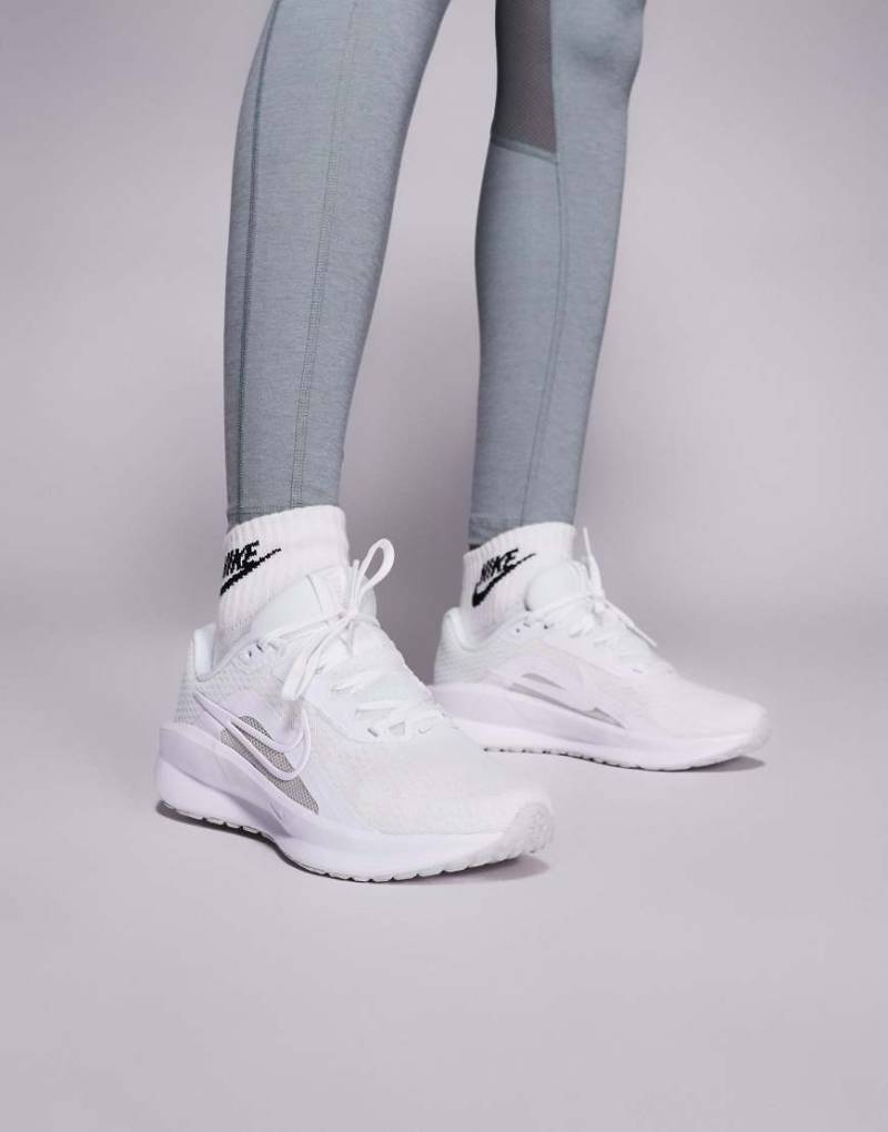 Nike Running - Downshifter 13 - Sneaker in Weiß von Nike Running