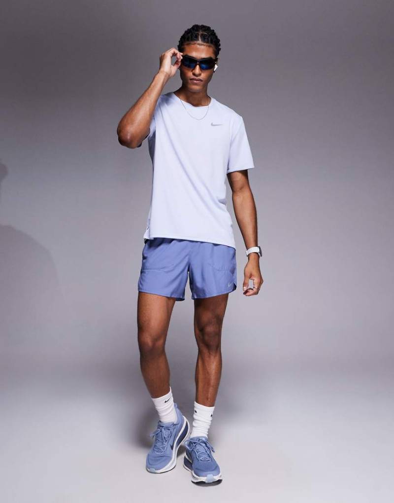 Nike Running - Dri-FIT Stride - Shorts in Blau, 5 Zoll Schrittlänge von Nike Running