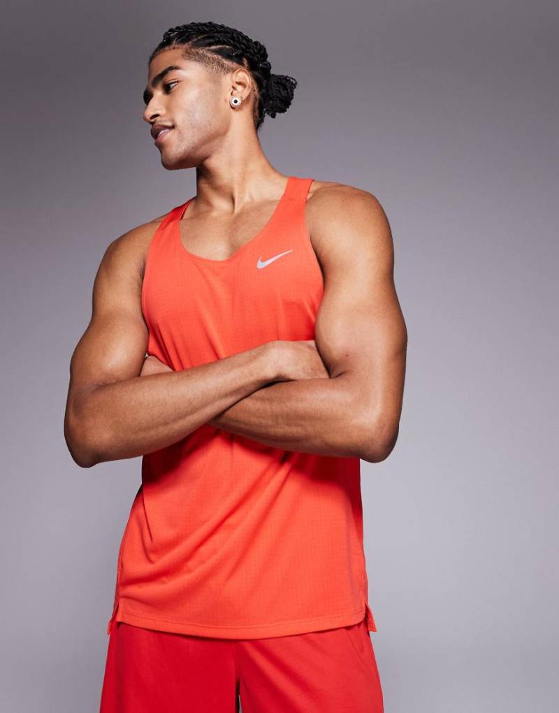 Nike Running - Fast Dri-FIT - Trägertop in Rot von Nike Running
