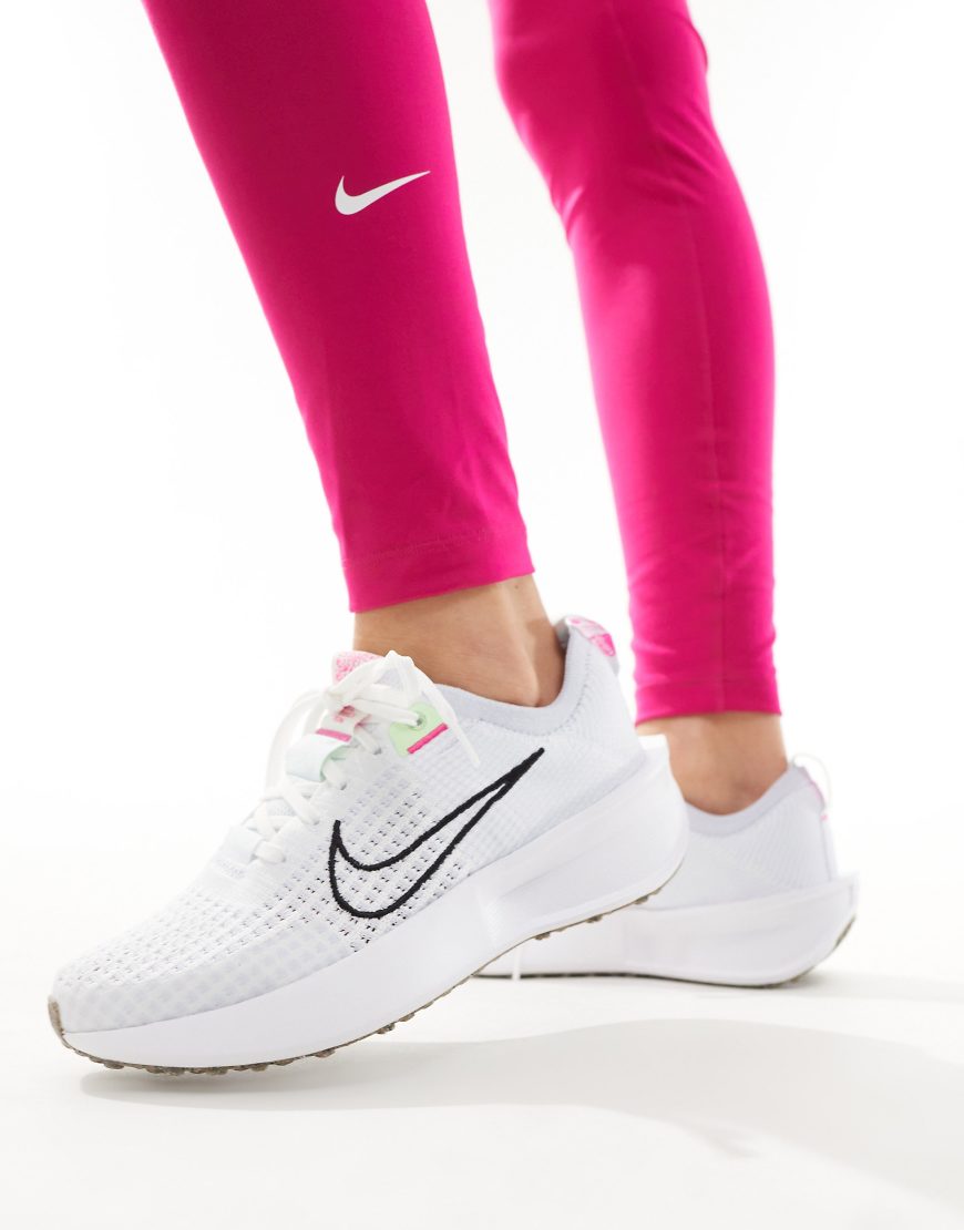 Nike Running - Interact Run - Sneaker in Weiß und Schwarz Nike Running - Interact Run - Sneaker in Weiß und Schwarz von Nike Running
