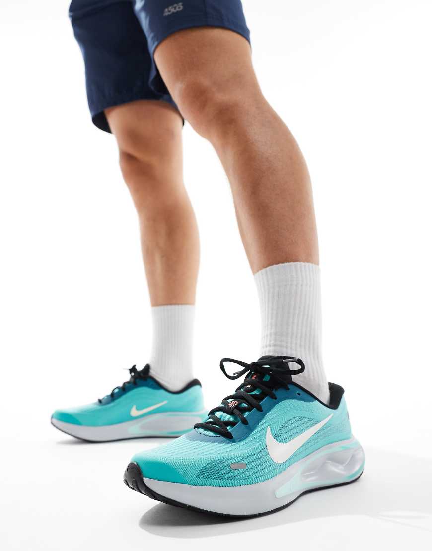 Nike Running - Journey Run - Sneaker in Hellblau Nike Running - Journey Run - Sneaker in Hellblau von Nike Running