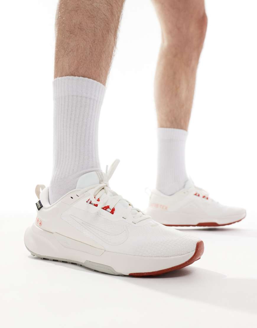 Nike Running - Juniper Trail 2 GORE-TEX - Sneaker in Weiß und Rot von Nike Running