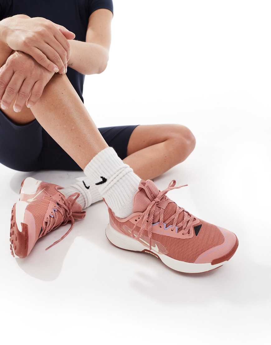Nike Running - Juniper Trail 3 - Laufschuhe in Rosa und Weiß von Nike Running