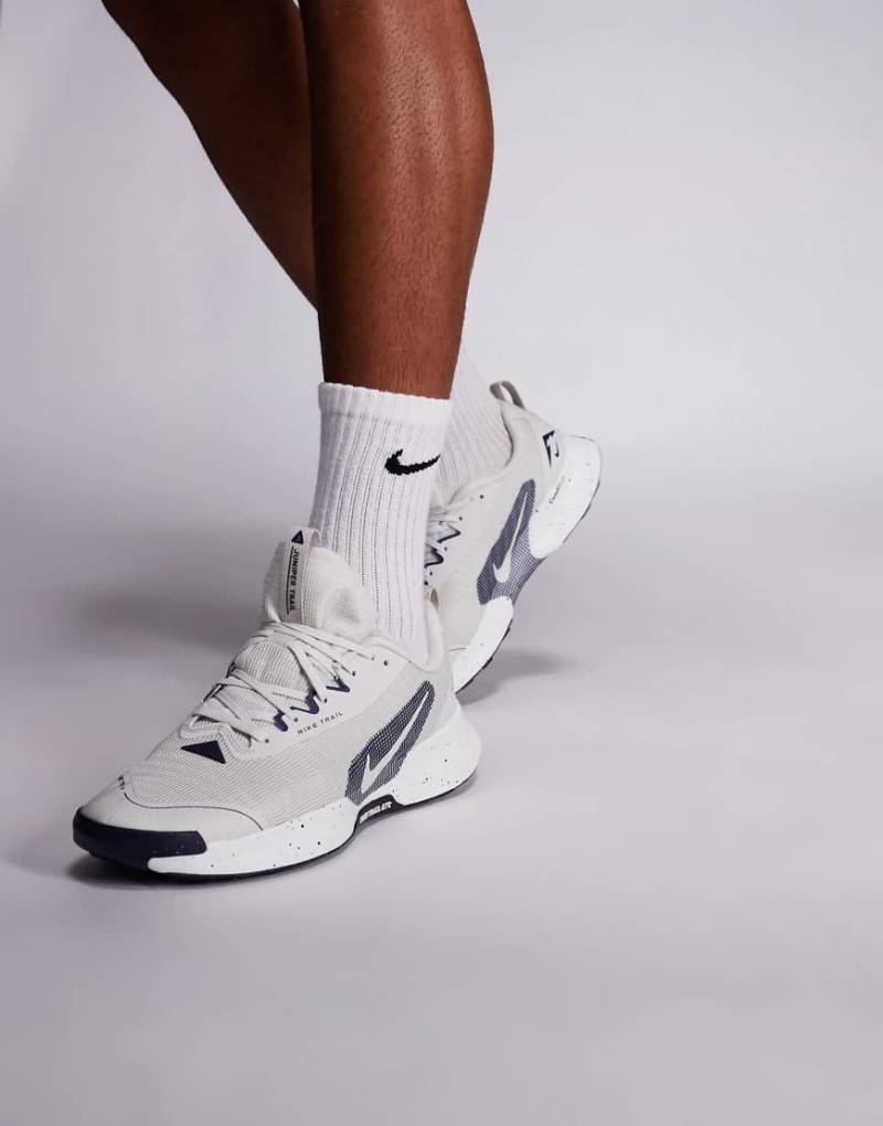 Nike Running - Juniper Trail 3 - Sneaker in Grau von Nike Running