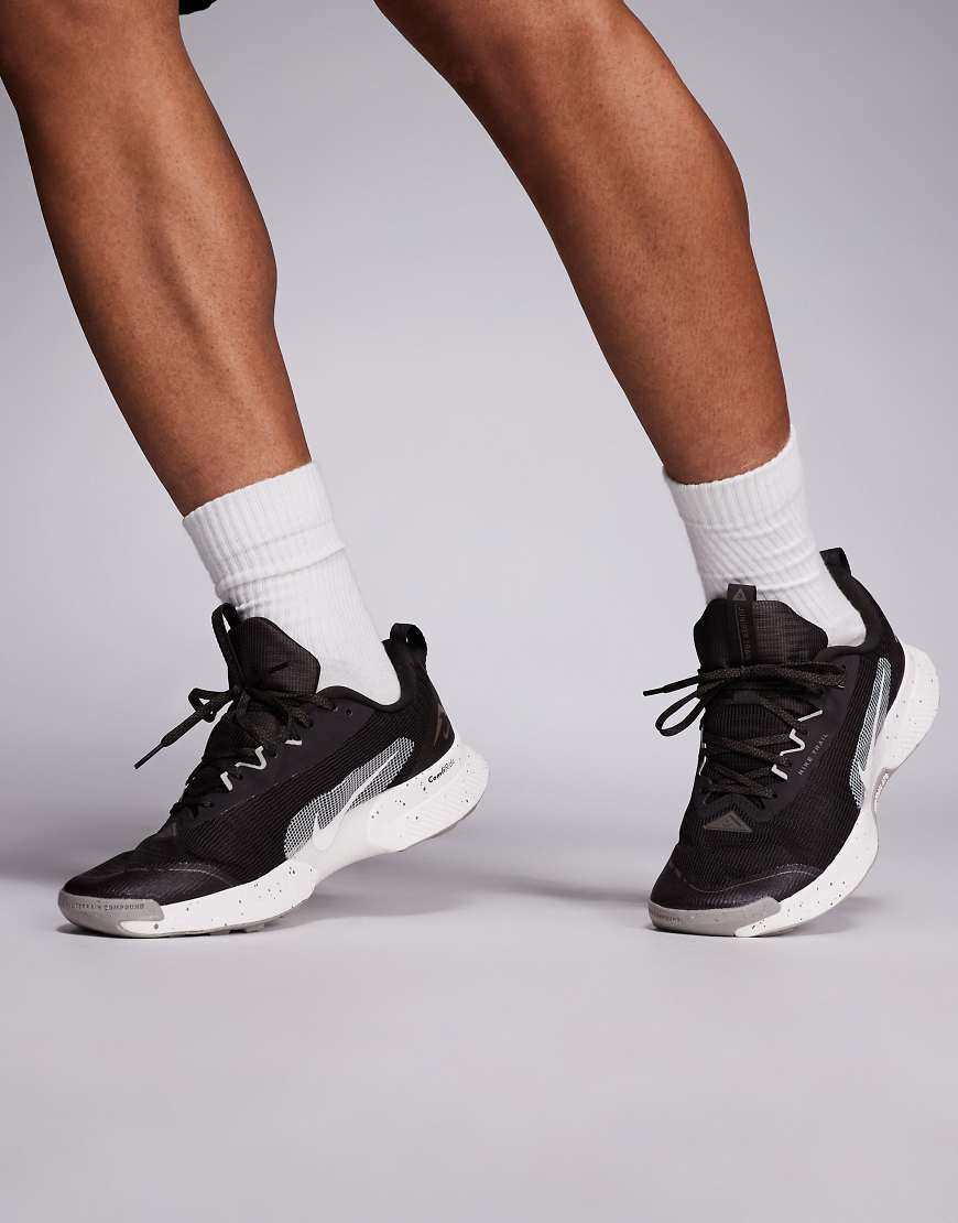 Nike Running - Juniper Trail 3 - Sneaker in Schwarz und Weiß-Grau von Nike Running