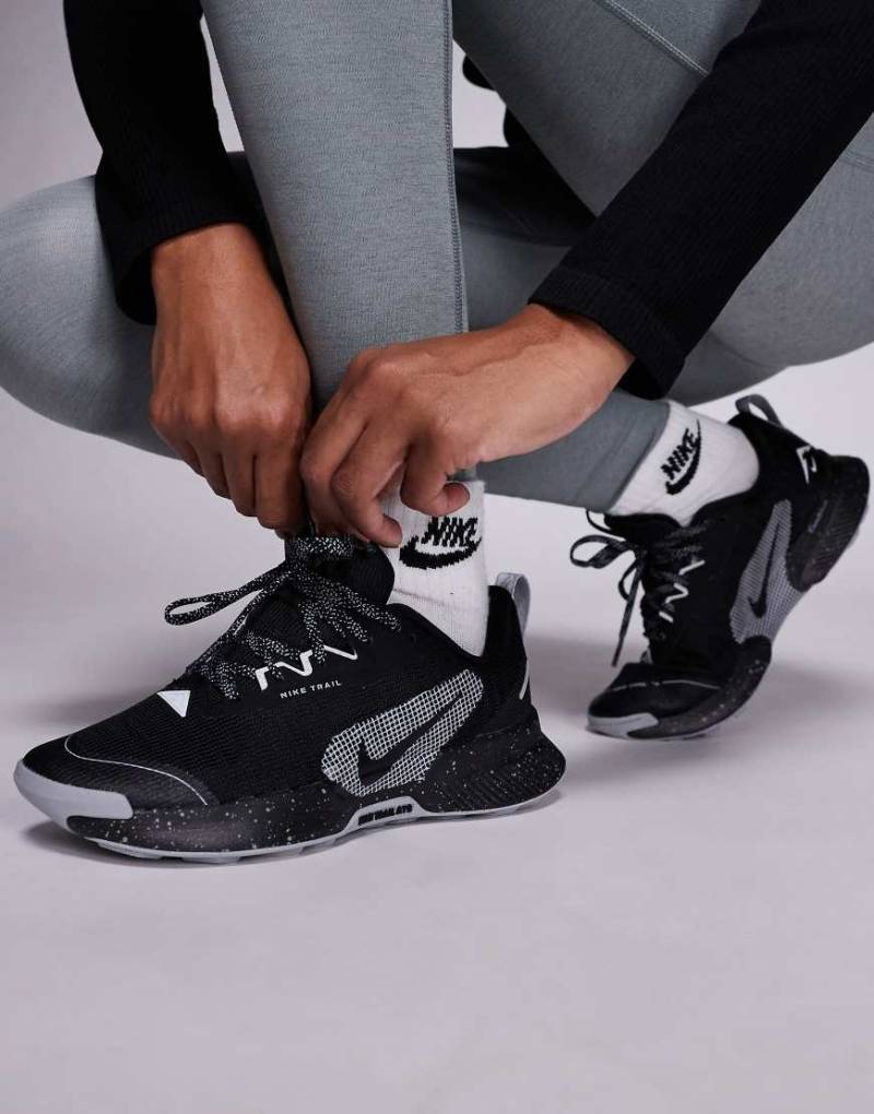 Nike Running - Juniper Trail 3 - Sneaker in Triple-Schwarz von Nike Running