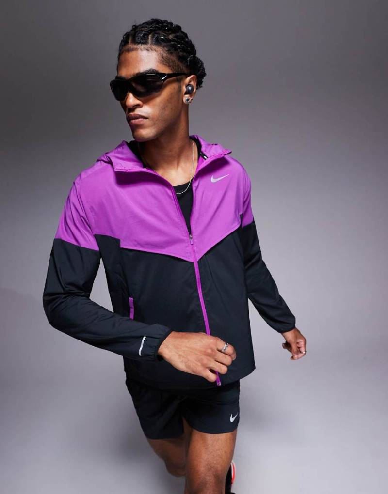 Nike Running - Light Windrunner - Leichte Jacke in Lila und Schwarz von Nike Running