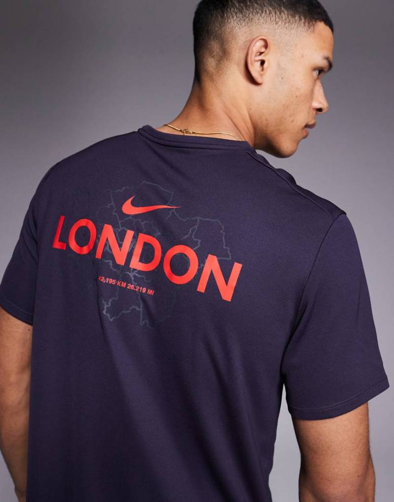 Nike Running - Miler City Dri-FIT - T-Shirt in Dunkellila von Nike Running
