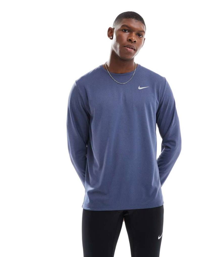 Nike Running - Miler Dri-FIT - Langärmliges Shirt in Blau von Nike Running