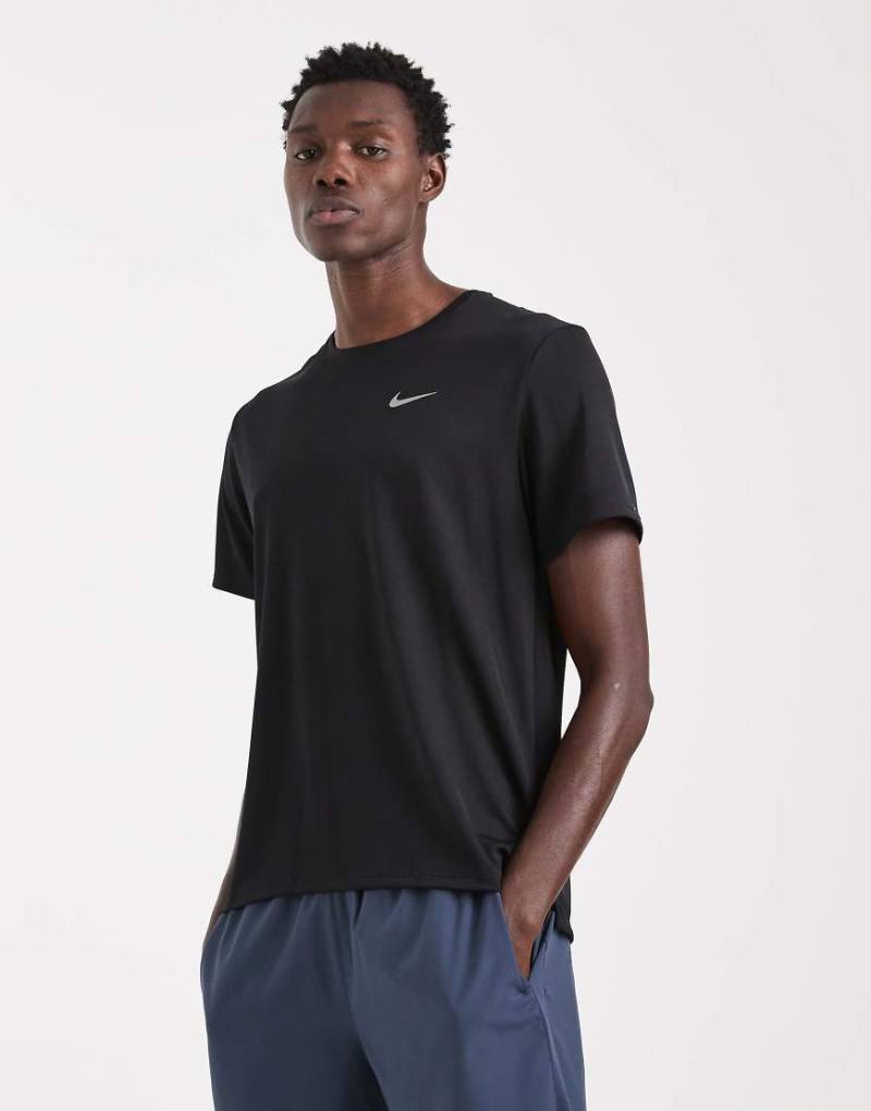 Nike Running - Miler Dri-FIT - Lauf-T-Shirt in Schwarz von Nike Running