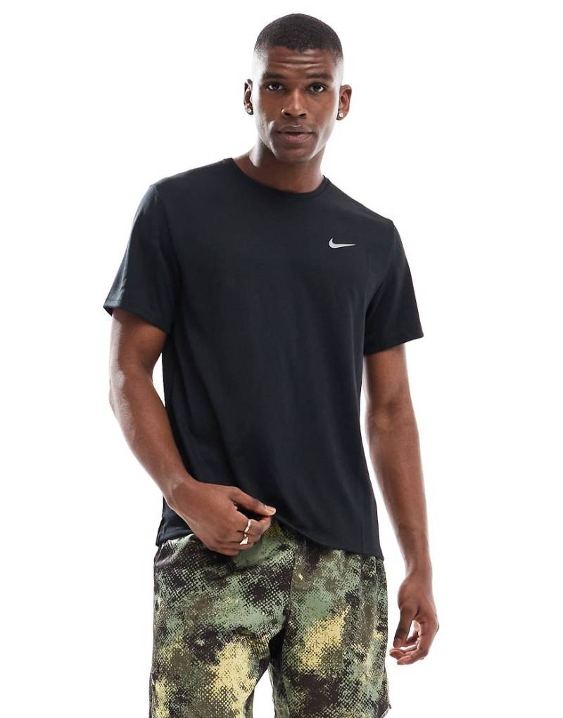 Nike Running - Miler Dri-FIT - Lauf-T-Shirt in Schwarz Nike Running - Miler Dri-FIT - Lauf-T-Shirt in Schwarz von Nike Running