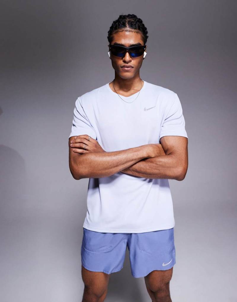 Nike Running - Miler Dri-FIT - Lauf-T-Shirt in Flieder-Blau von Nike Running