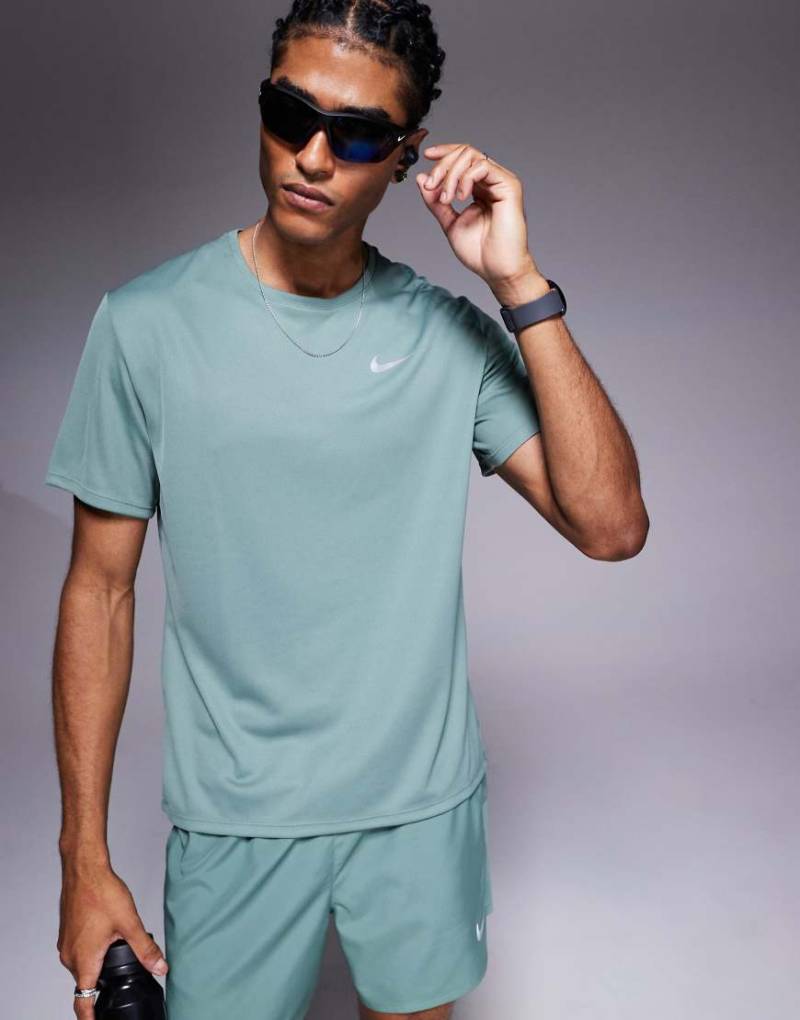 Nike Running - Miler Dri-FIT - T-Shirt in Grün von Nike Running