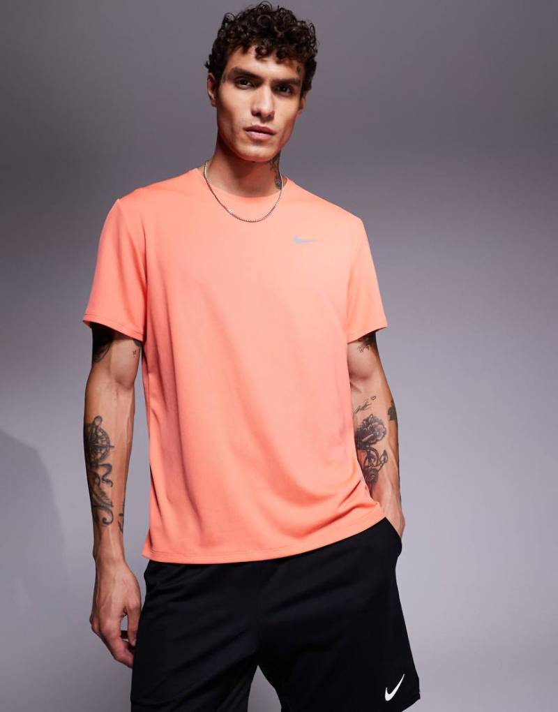Nike Running - Miler Dri-FIT - T-Shirt in Orange von Nike Running