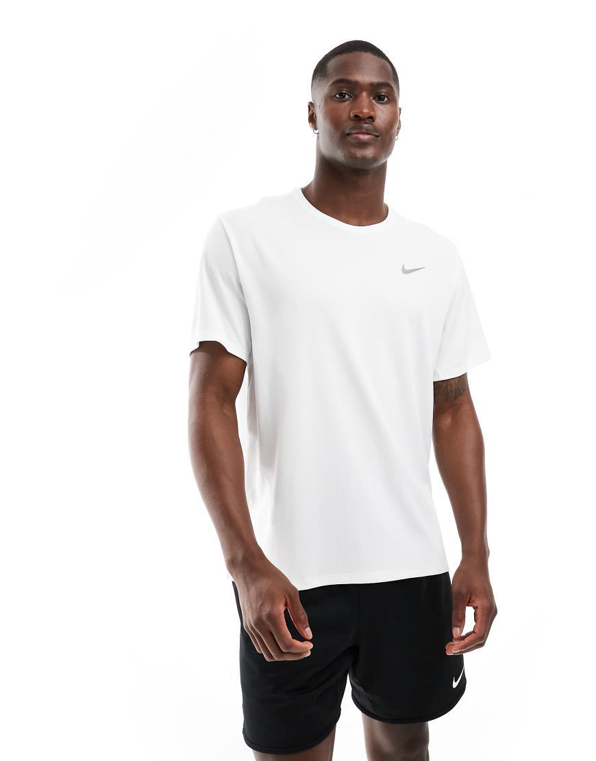 Nike Running - Miler Dri-FIT - T-Shirt in Weiß Nike Running - Miler Dri-FIT - T-Shirt in Weiß von Nike Running