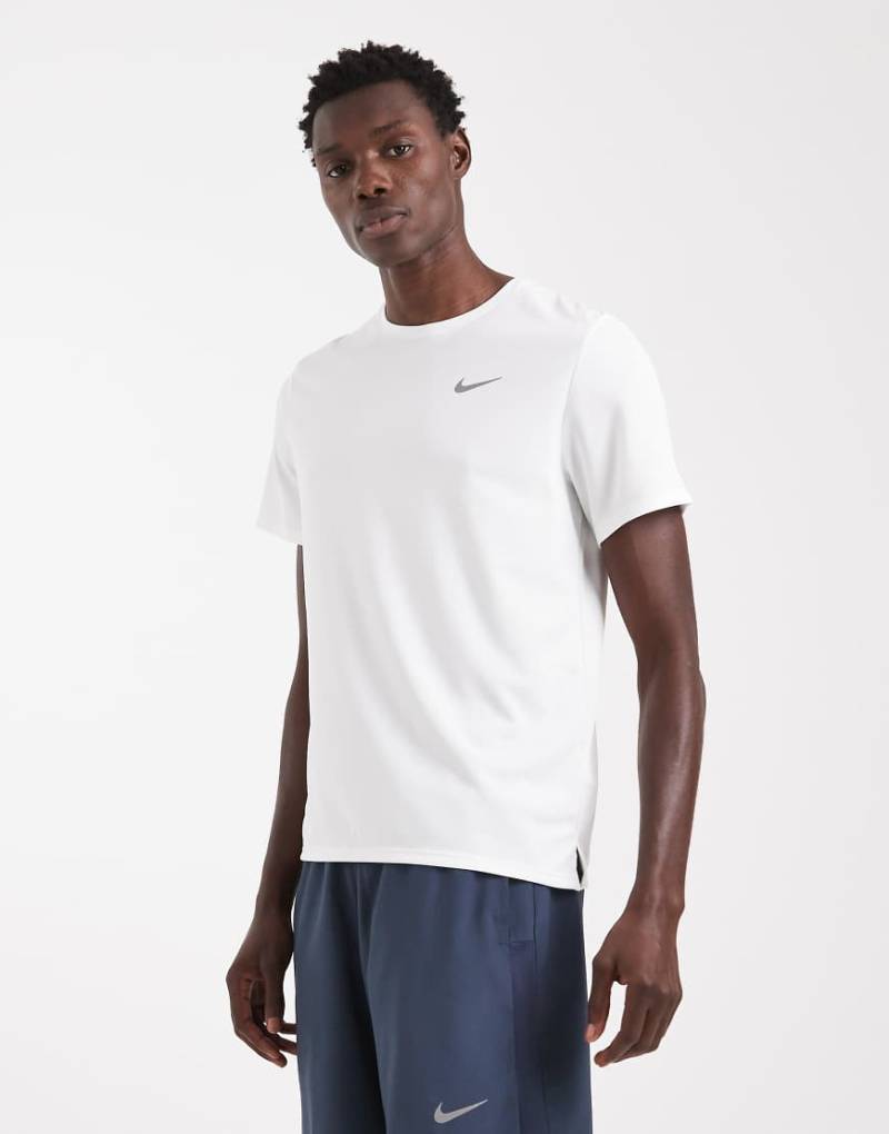 Nike Running - Miler Dri-FIT - T-Shirt in Weiß von Nike Running