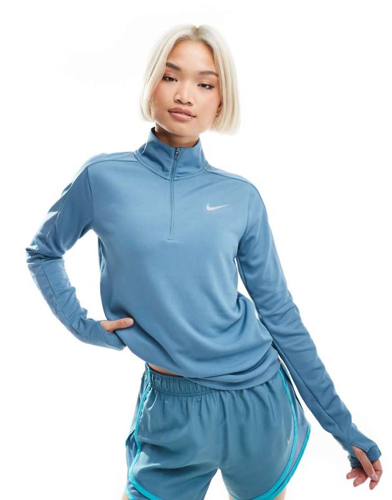 Nike Running - Pacer Dri-FIT - Langärmliges Oberteil in Blau mit Reißverschlusskragen von Nike Running