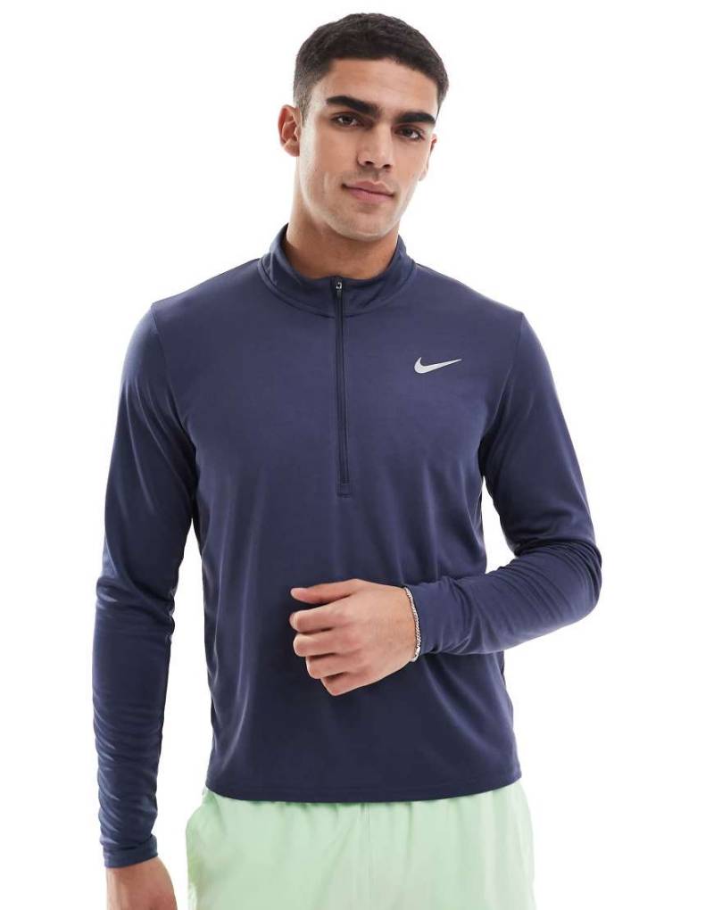 Nike Running - Pacer Dri-FIT - Langärmliges Oberteil in Marineblau mit kurzem Reißverschluss von Nike Running