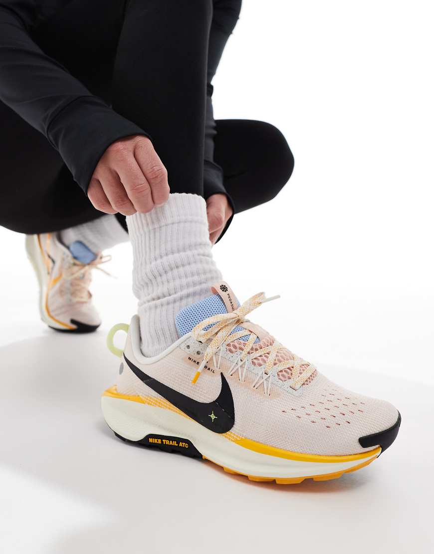 Nike Running - ReactX Pegasus Trail 5 - Lauf-Sneaker in Weiß und Gelb Nike Running - ReactX Pegasus Trail 5 - Lauf-Sneaker in Weiß und Gelb von Nike Running