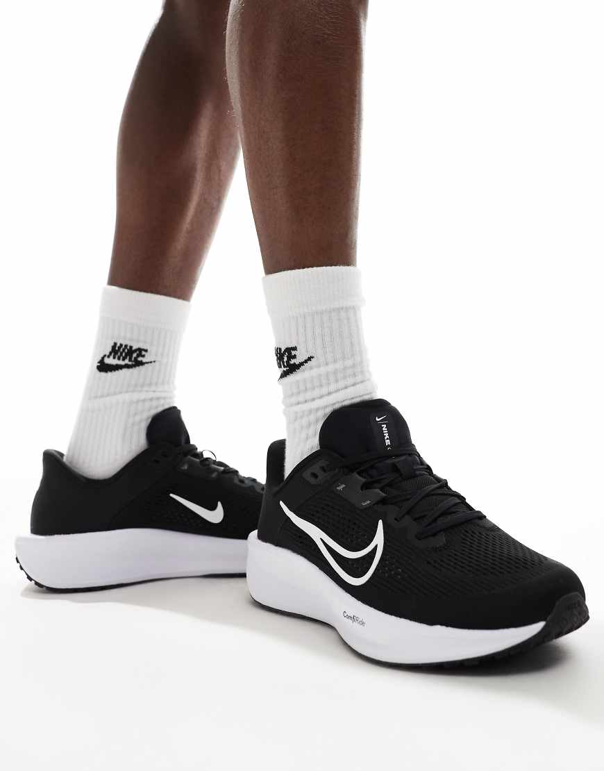 Nike Running - Quest 6 - Schwarze Sneaker von Nike Running