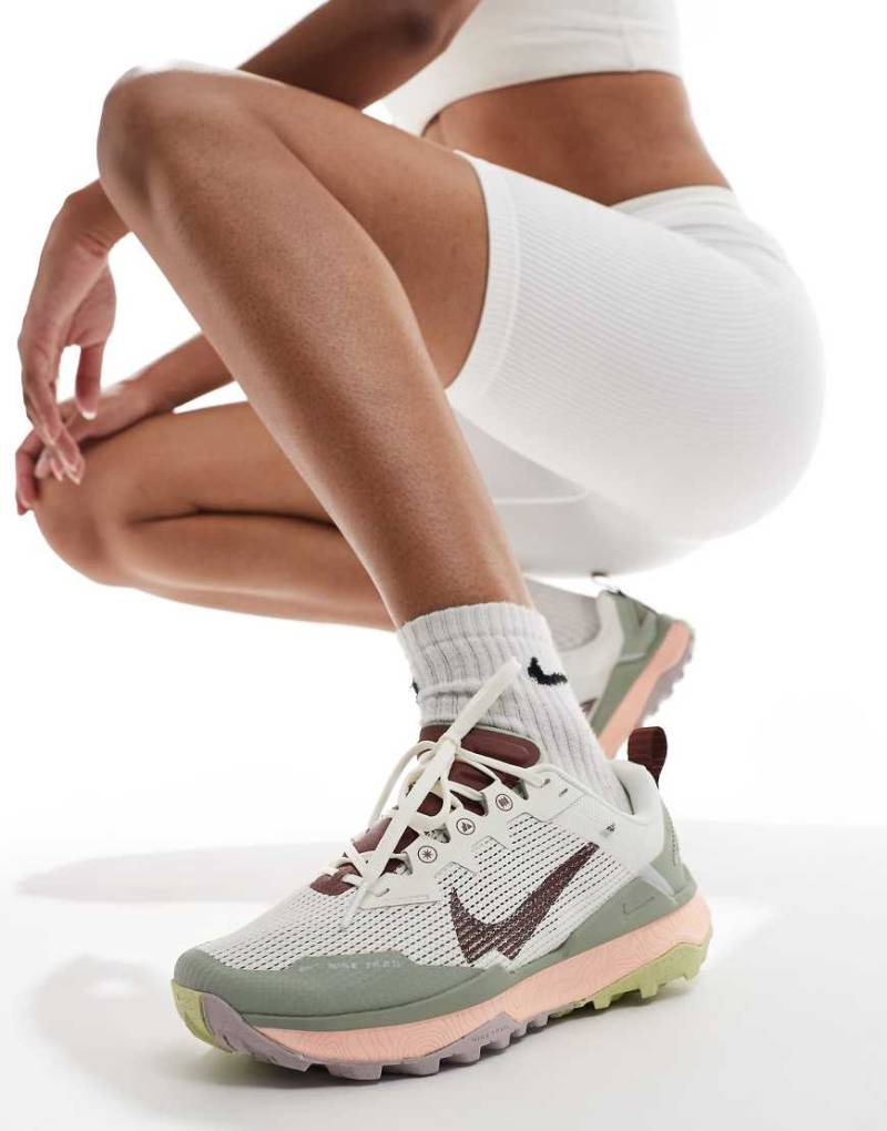 Nike Running - React Wildhorse 8 - Sneaker in Weiß und Grün von Nike Running