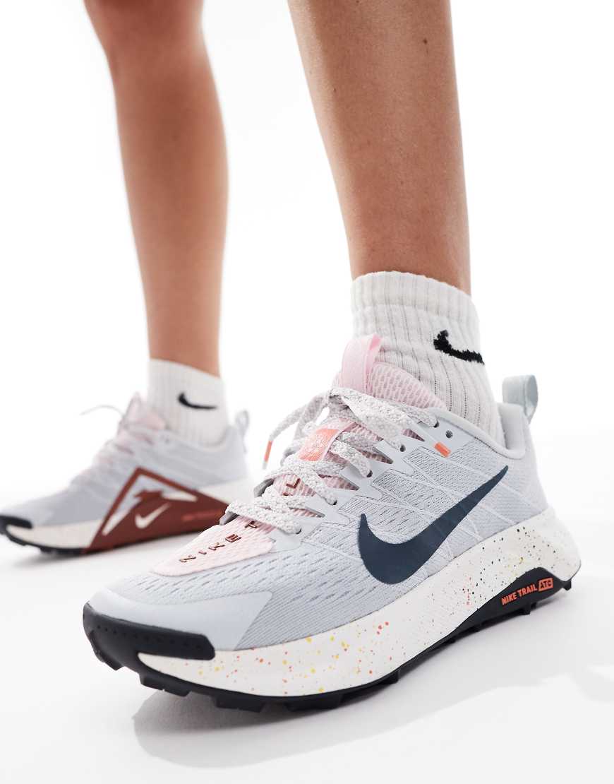 Nike Running - React Wildhorse - Laufschuhe in Grau und Weiß von Nike Running