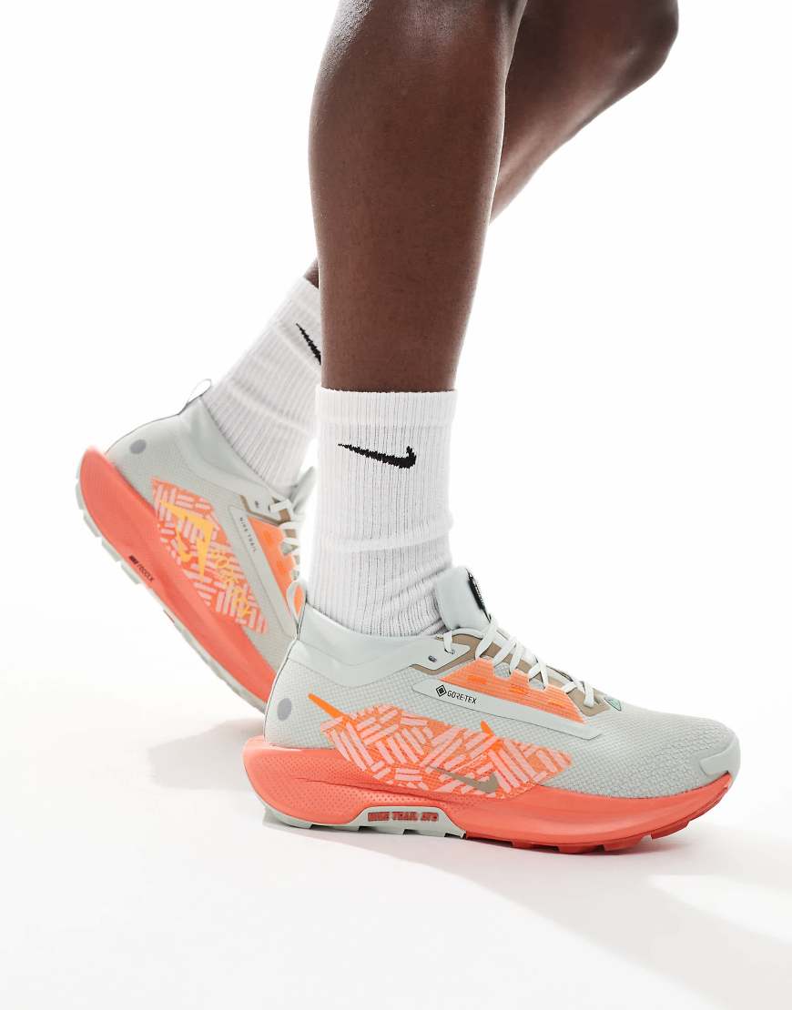 Nike Running - ReactX Pegasus Trail 5 GORE-TEX - Sneaker in Grau und Orange von Nike Running