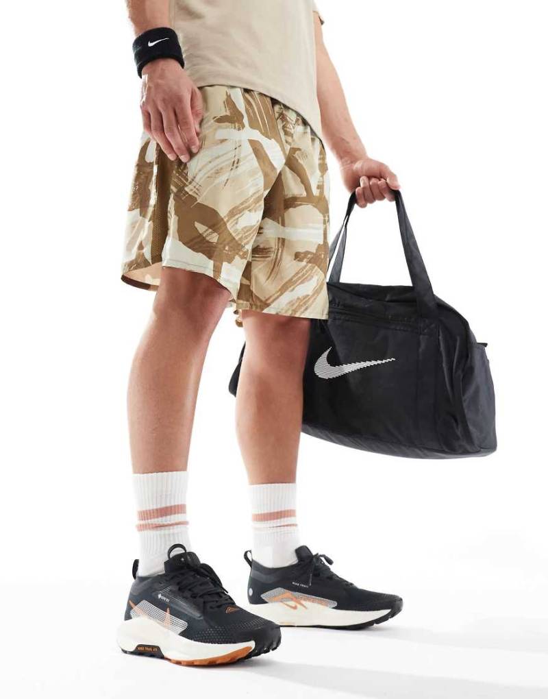 Nike Running - ReactX Pegasus Trail 5 GORE-TEX - Sneaker in Schwarz und Orange von Nike Running