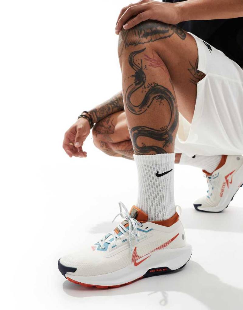 Nike Running - ReactX Pegasus Trail 5 GORE-TEX - Sneaker in Weiß und Rot von Nike Running