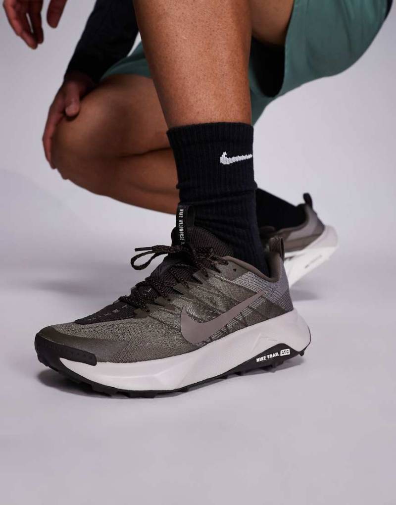 Nike Running - ReactX Wildhorse 10 - Sneaker in Dunkelbraun und Grau-Brown von Nike Running