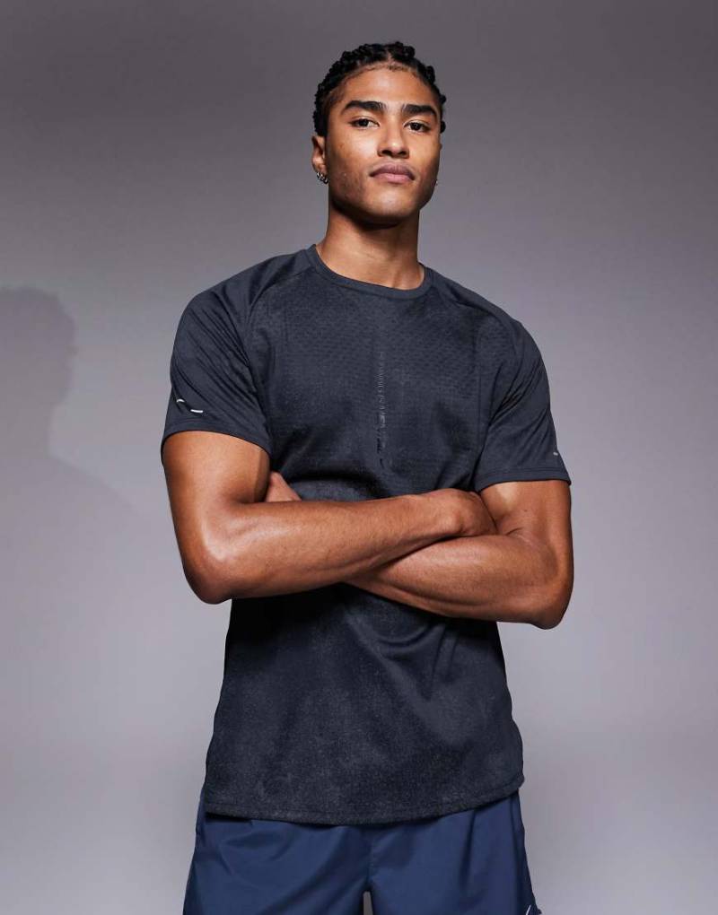 Nike Running - Stride Dri-FIT - T-Shirt in Dunkelgrau von Nike Running