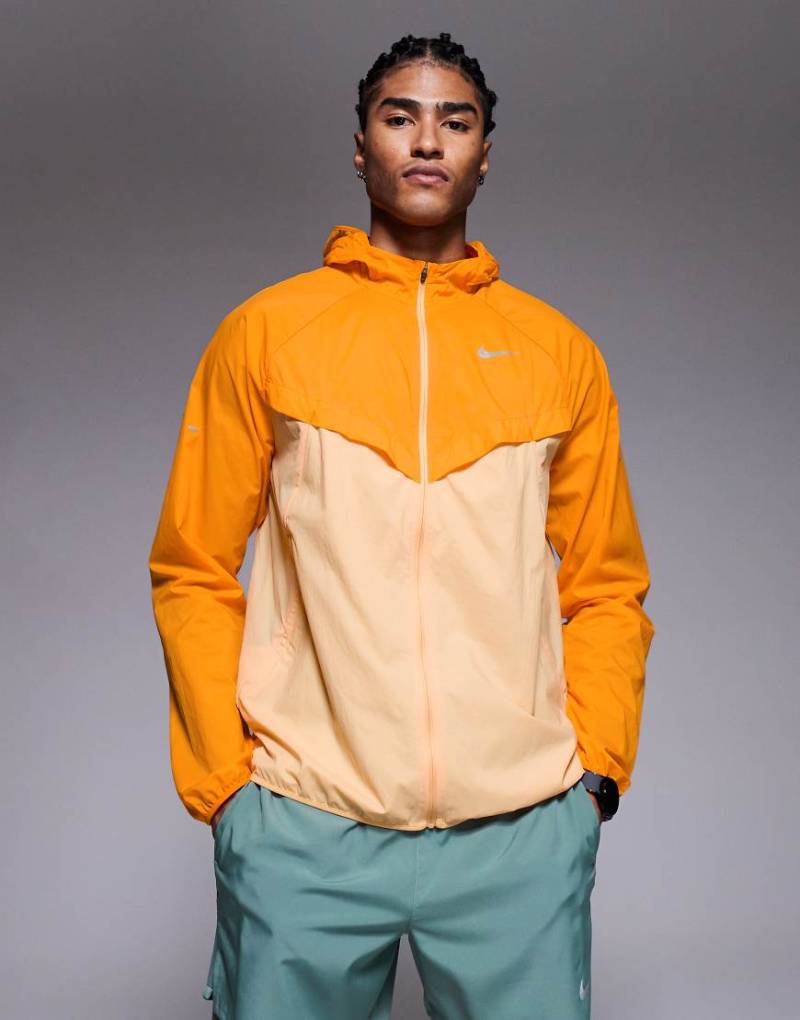 Nike Running - Stride Repel - Jacke in Orange von Nike Running