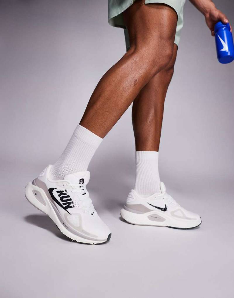 Nike Running - Structure 26 - Sneaker in Summit-Weiß und Grau-Bunt von Nike Running