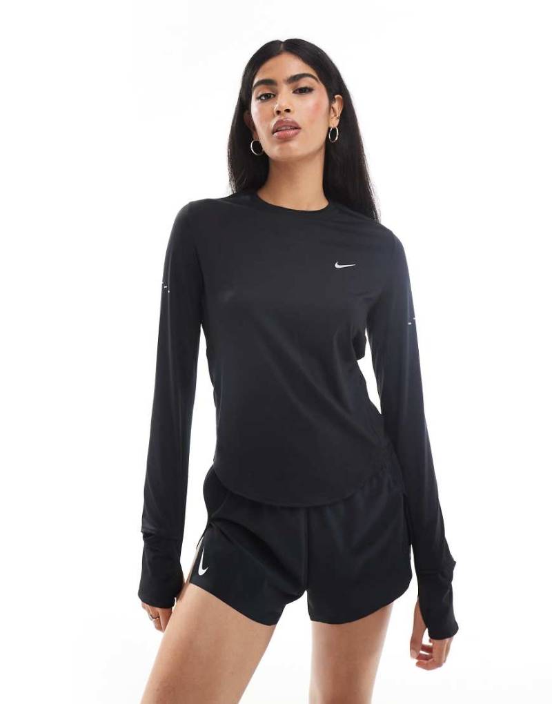 Nike Running - Swift Dri-FIT - Langärmliges Shirt in Schwarz von Nike Running