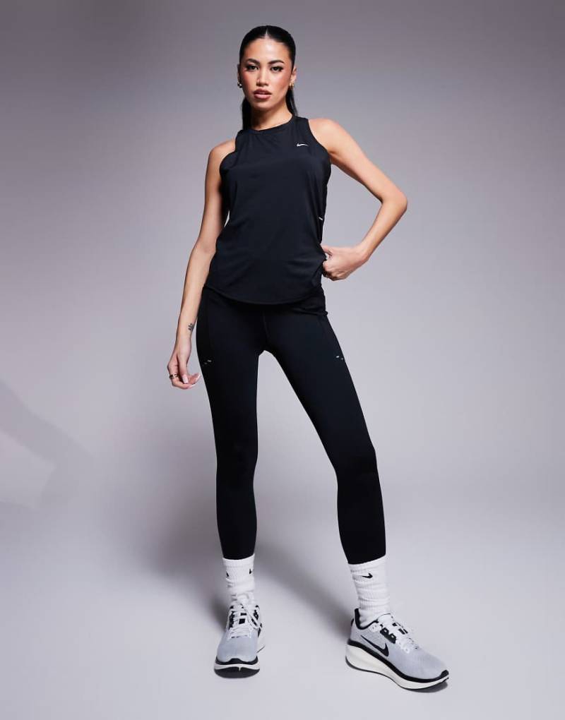 Nike Running - Swift - Knöchellange Leggings in Schwarz von Nike Running