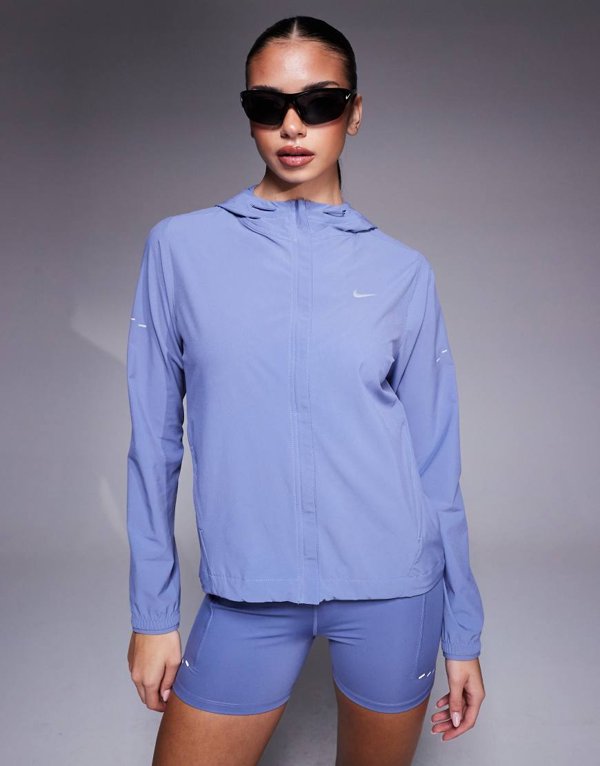 Nike Running - Swift - Wasserabweisende Jacke in Blau von Nike Running