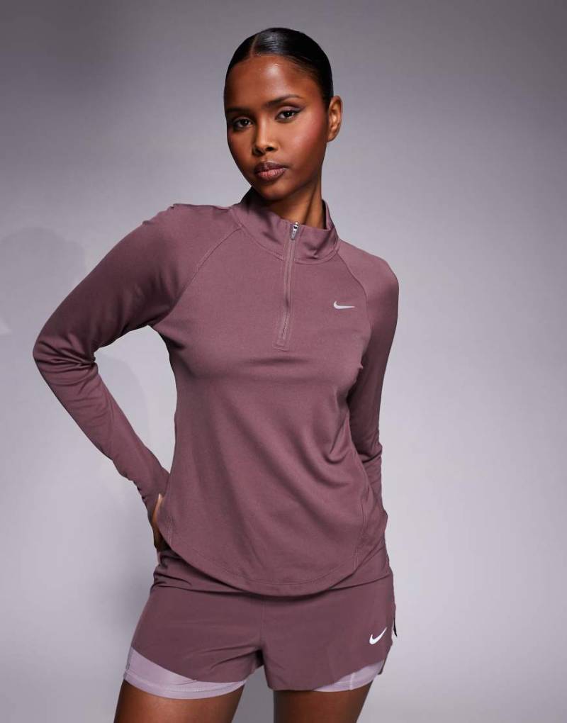 Nike Running - Tempo Dri-FIT - Langärmliges Oberteil in Braun mit kurzem Reißverschluss-Brown von Nike Running
