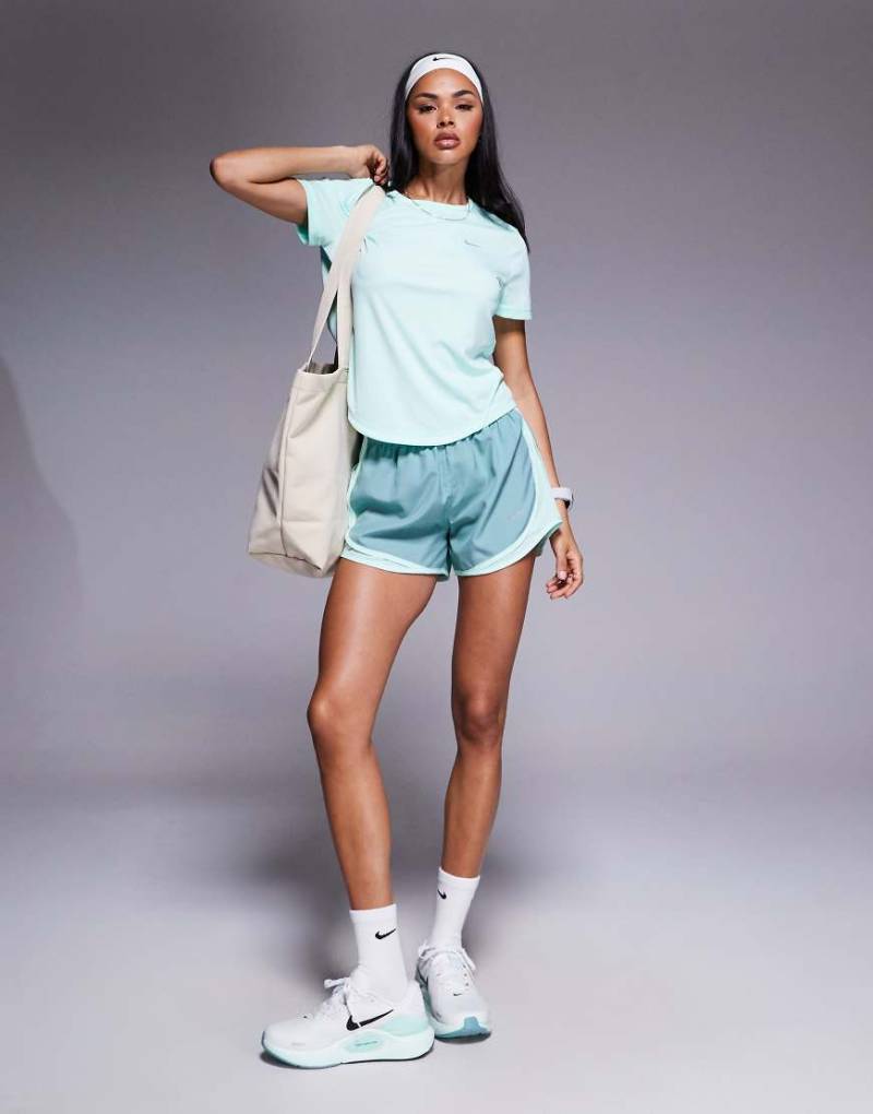 Nike Running - Tempo Dri-FIT - Shorts in Blau mit mittelhohem Bund und 3 Zoll Schrittlänge von Nike Running