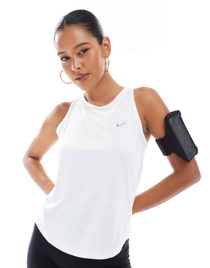 Nike Running - Tempo Dri-FIT - Trägertop in Weiß von Nike Running