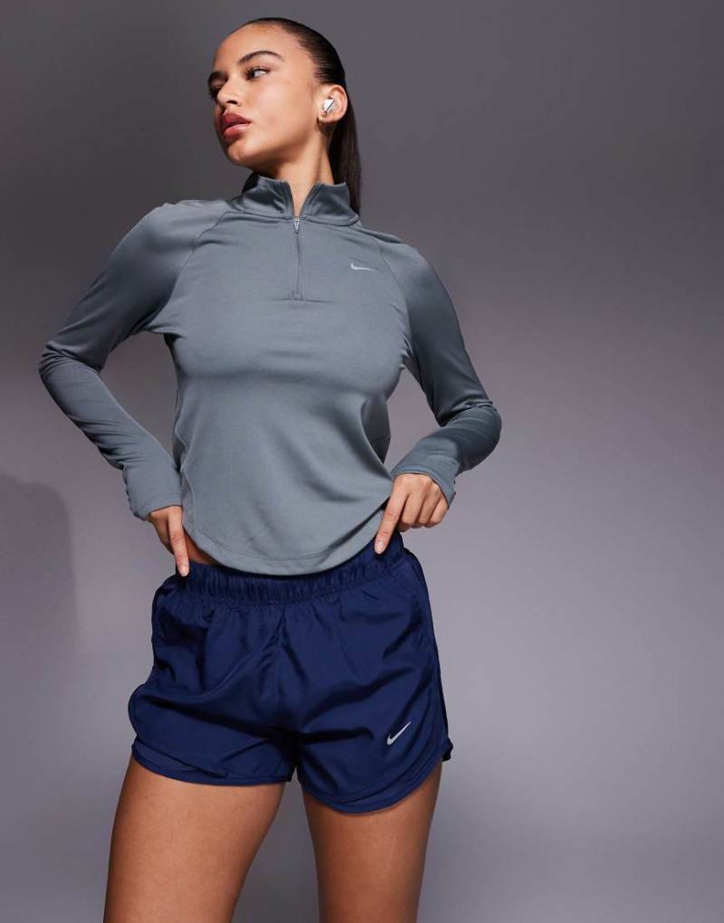 Nike Running - Tempo - Shorts in Marineblau mit mittelhohem Bund, 3 Zoll Schrittlänge von Nike Running