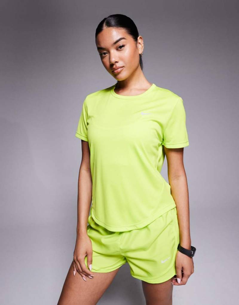Nike Running - Tempo - T-Shirt in Gelb von Nike Running