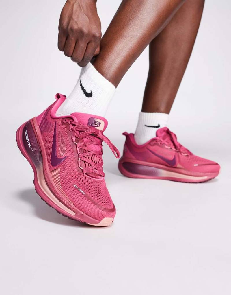 Nike Running - Vomero 18 - Sneaker in Rosa von Nike Running