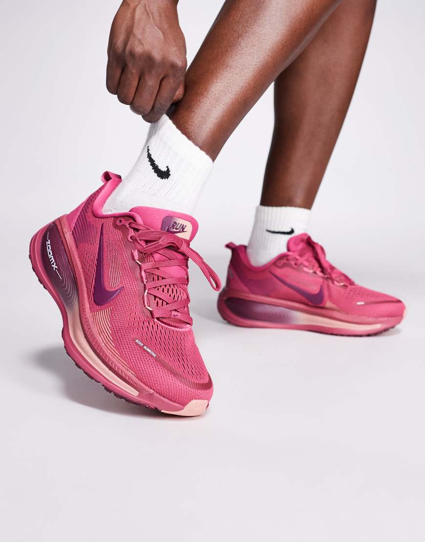 Nike Running - Vomero 18 - Sneaker in Rosa von Nike Running