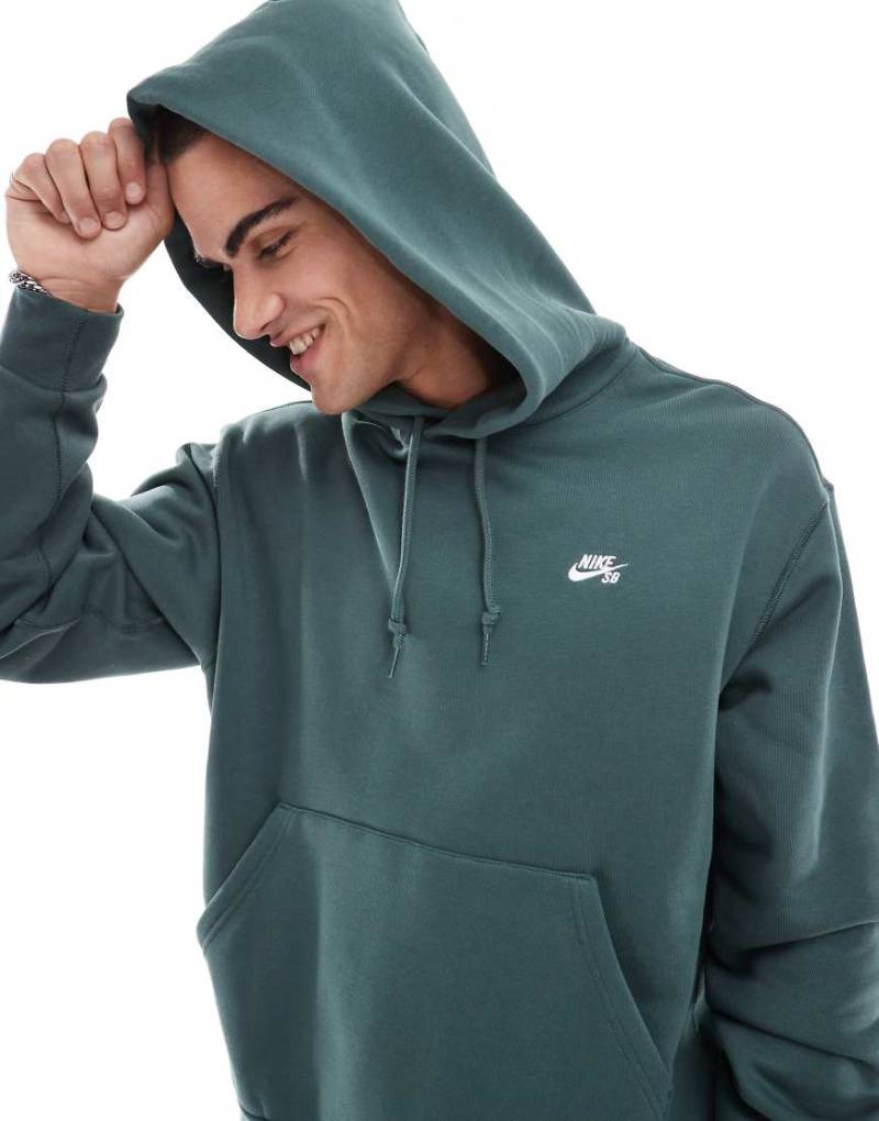 Nike SB - Esssential - Kapuzenpullover in Dunkelgrün von Nike SB